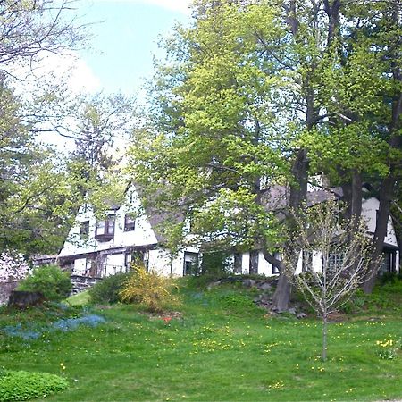 Whistler'S Inn Ленъкс Екстериор снимка