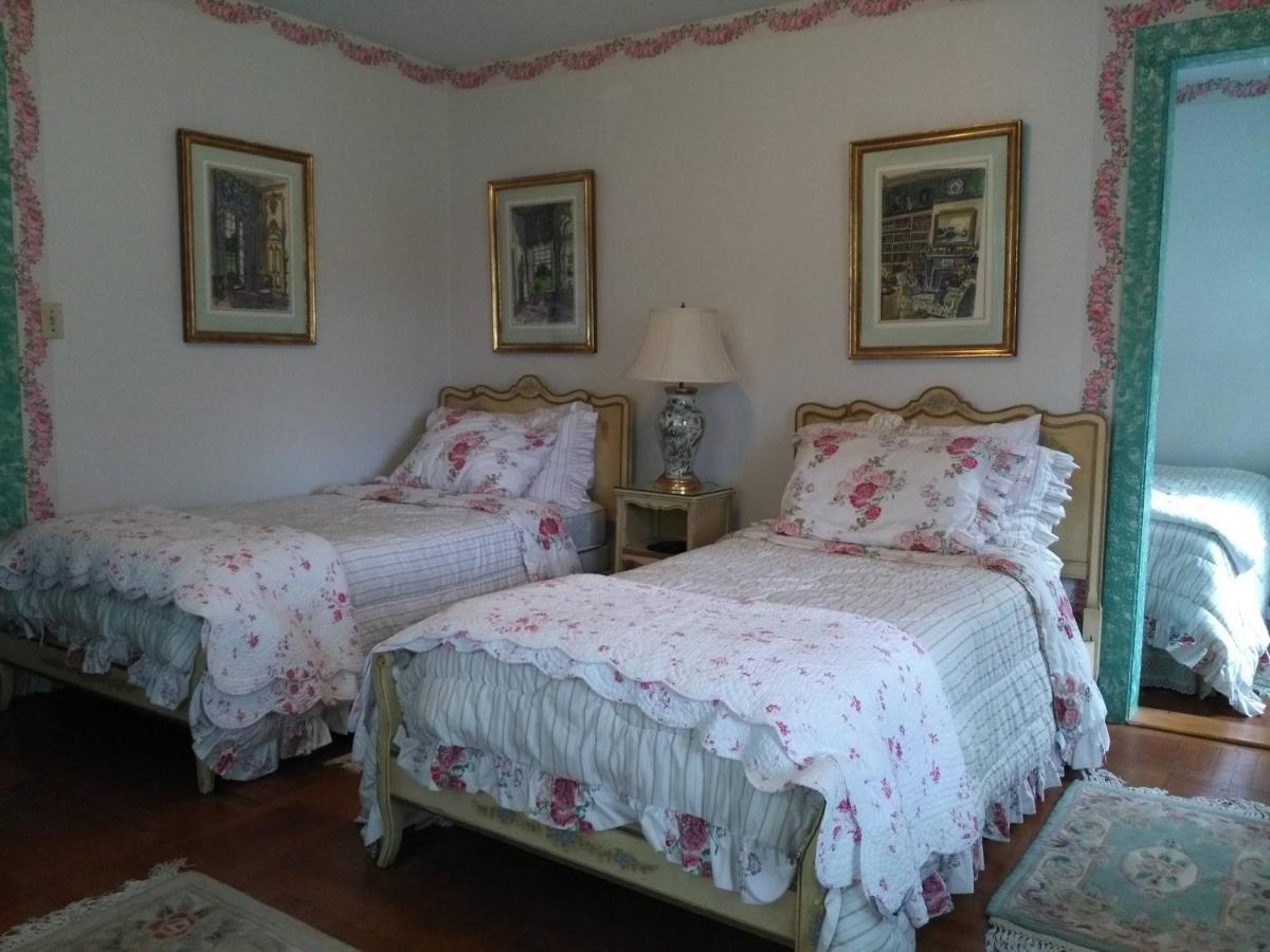 Whistler'S Inn Ленъкс Екстериор снимка