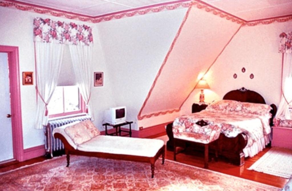 Whistler'S Inn Ленъкс Екстериор снимка